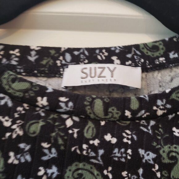 Bundle of two women's size small floral tops, blue off the shoulder & bl… - Picture 5 of 11